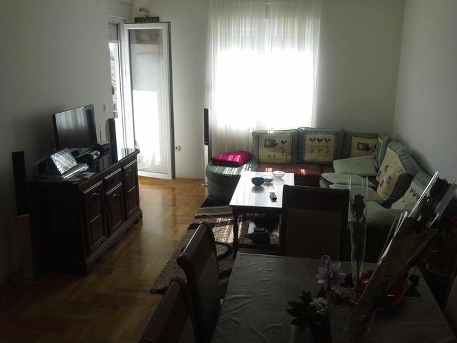 dvosoban stan 70 m2, II sprat na Tuskom putu