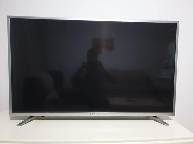 Prodajem smart tv tesla