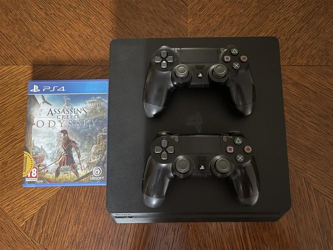 PS4 na prodaju.