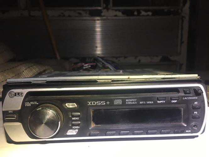 LG muzika sa Auxom
