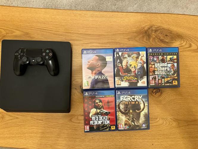 Prodajem Ps4 Slim i 5 igrica