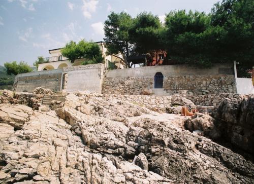Kuca od 307m2, 5m od mora u Bar