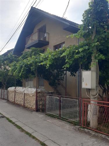 Izdajem polunamesten stan 100m2 blizu centra