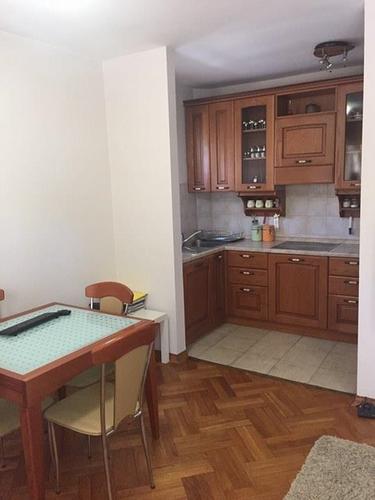 DVOSOBAN PREKO MORAČE KOD KAFIĆA LEONARDO