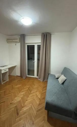 Garsonjera Rozino, Budva