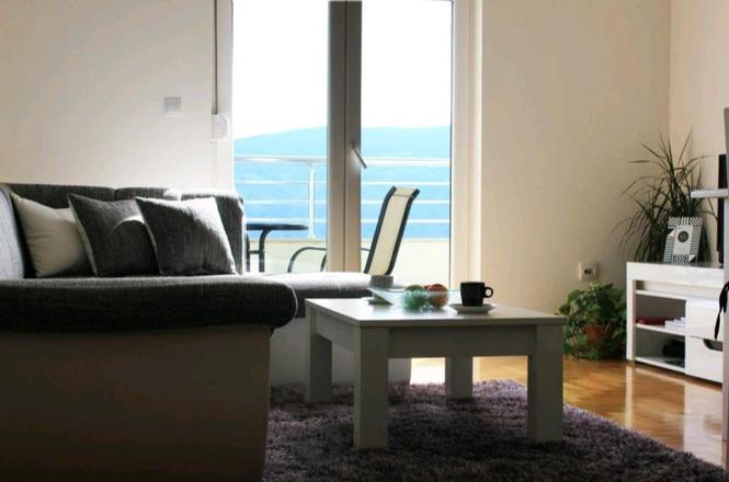 Izdajem apartman u Herceg Novom