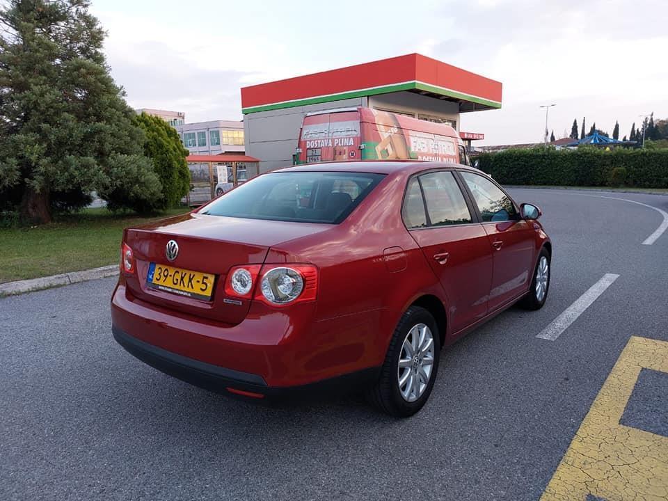 VW-JETTA-BLUEMOTION-2008god