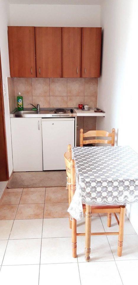 Izdajem-sobe-i-apartmane-u-Budvi