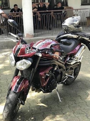 Triumph 995i NAKED