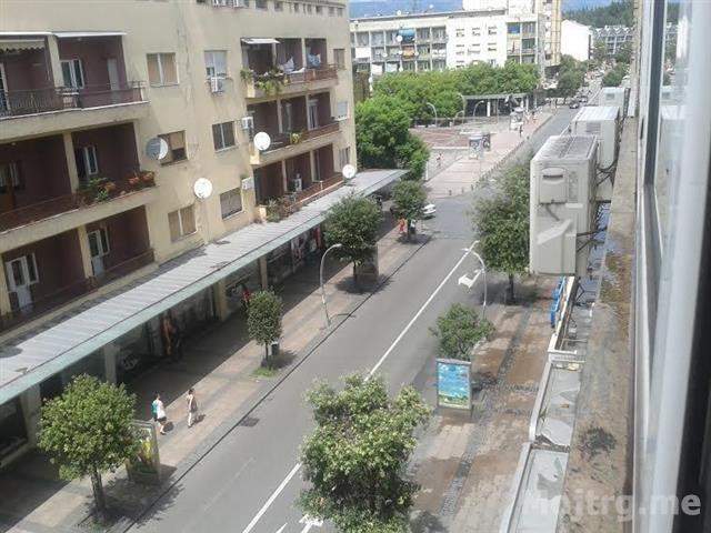IZDAVANJE DVOSOBAN NAMJESTEN CENTAR UL. SLOBODE