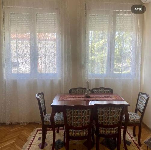 Izdaje se dvosoban stan u Centru Podgorice