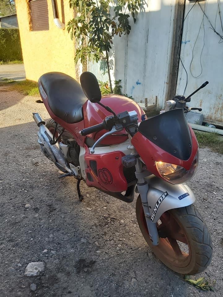 069400772