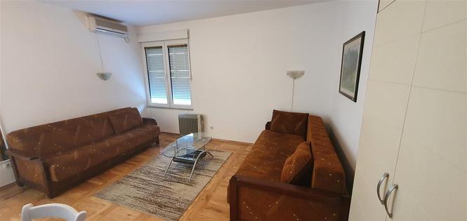 Izdajem garsonjeru 40m2 Vezirov Most, Podgorica