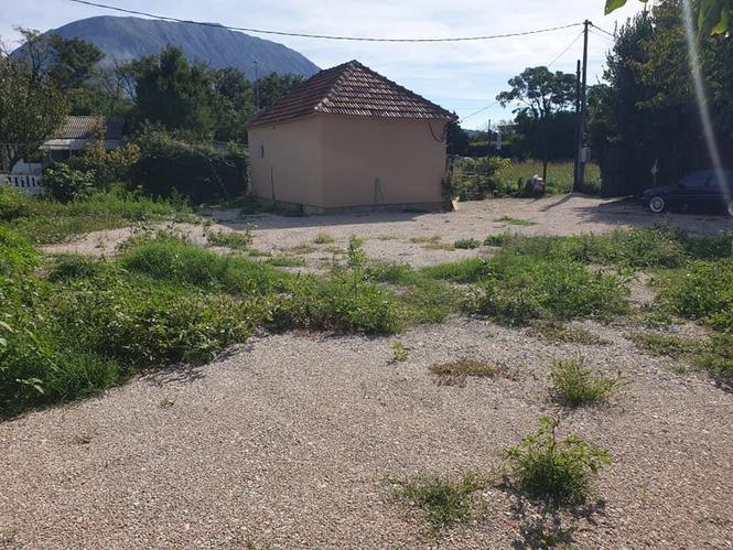 Kuca sa placem BAR POCETAK POLJA NEDALEKO OD ADRIJE