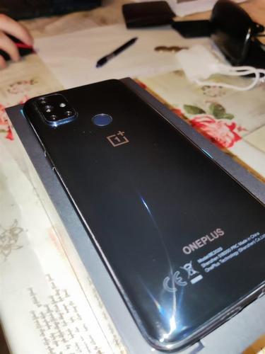 prodajem mobilni telefon
