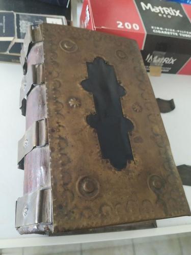 ANTIKVITET !!!!!  STARA NEMACKA  BIBLIJA U OKOVIMA I KOZI IZ