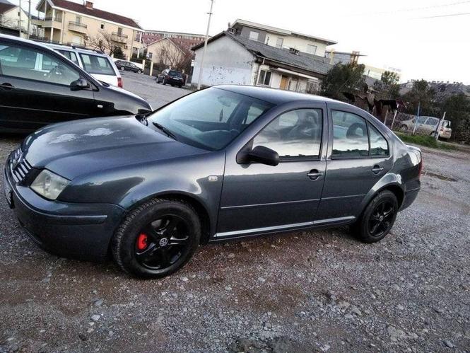 Bora 1.6 benzin 77kw 2000god