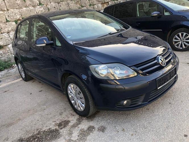 Golf 5 plus reg god 
1.9 dizel
77kw
Auto u top stanju 
Mali 