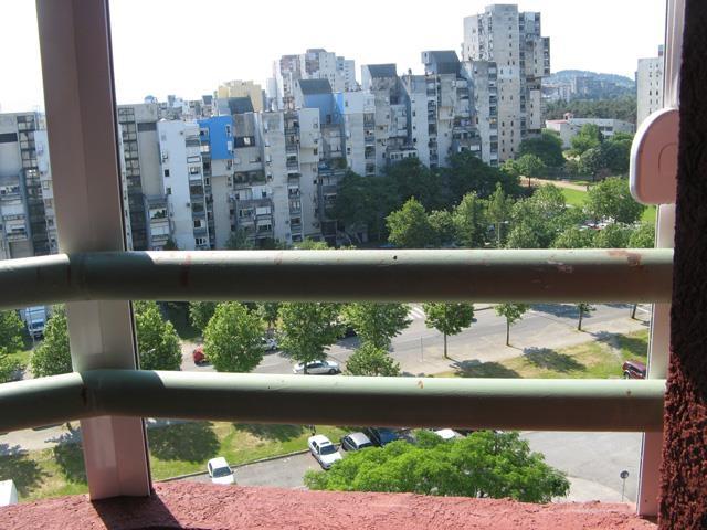 Izdavanje trosoban stan  Blok 6