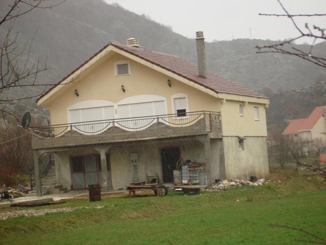 Kuca 296m2 na NJEGUSIMA 