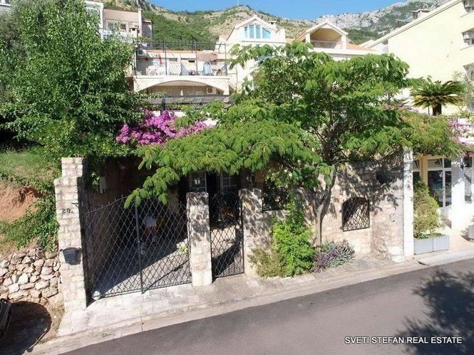 Kuca 400 m2 u Sveti Stefan