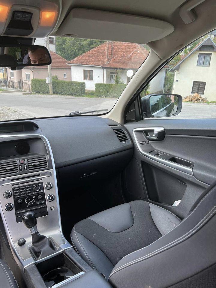 VOLVO-XC60