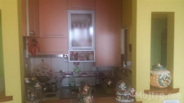 PRODAJA, MANJI JEDNOSOBAN STAN U TUSKI PUT