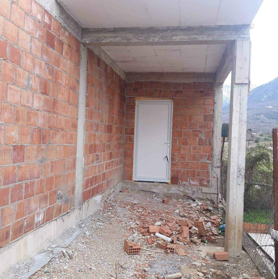 BAR-CRNA-GOR-KUĆA-NA-PRODAJU-260KVADRATA-068313719