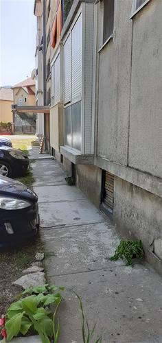 Prodajem dvosoban stan na Cetinje,moze i razmjena