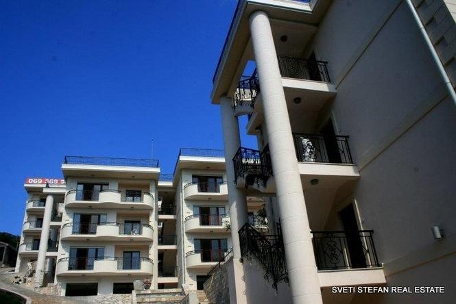 Kompleks od 18 apartmana U Petrovac