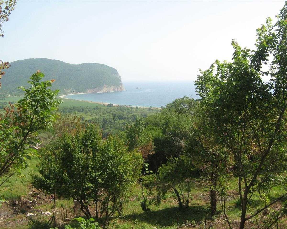 Plac-povrsine-4000-m2-iznad-magistrale-Voda