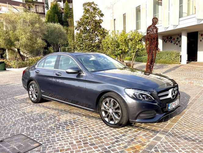Prodajem Mercedes Benz C180.