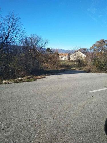 Prodajem kucu sa pomocnim objektima i imanjem