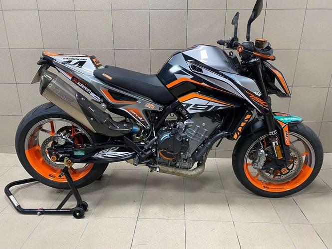 KTM Duke 790