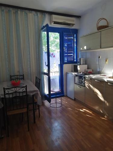PRODAJA, JEDNOSOBAN  POBREZJE