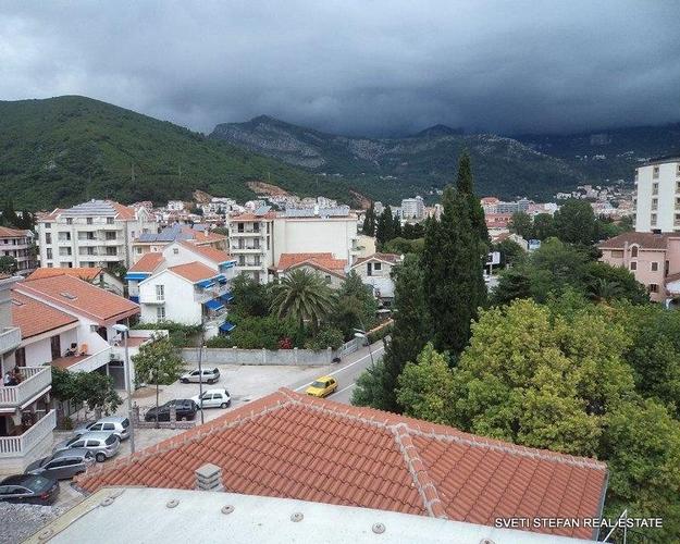 Stan povrsine 98 m2 u centru grada