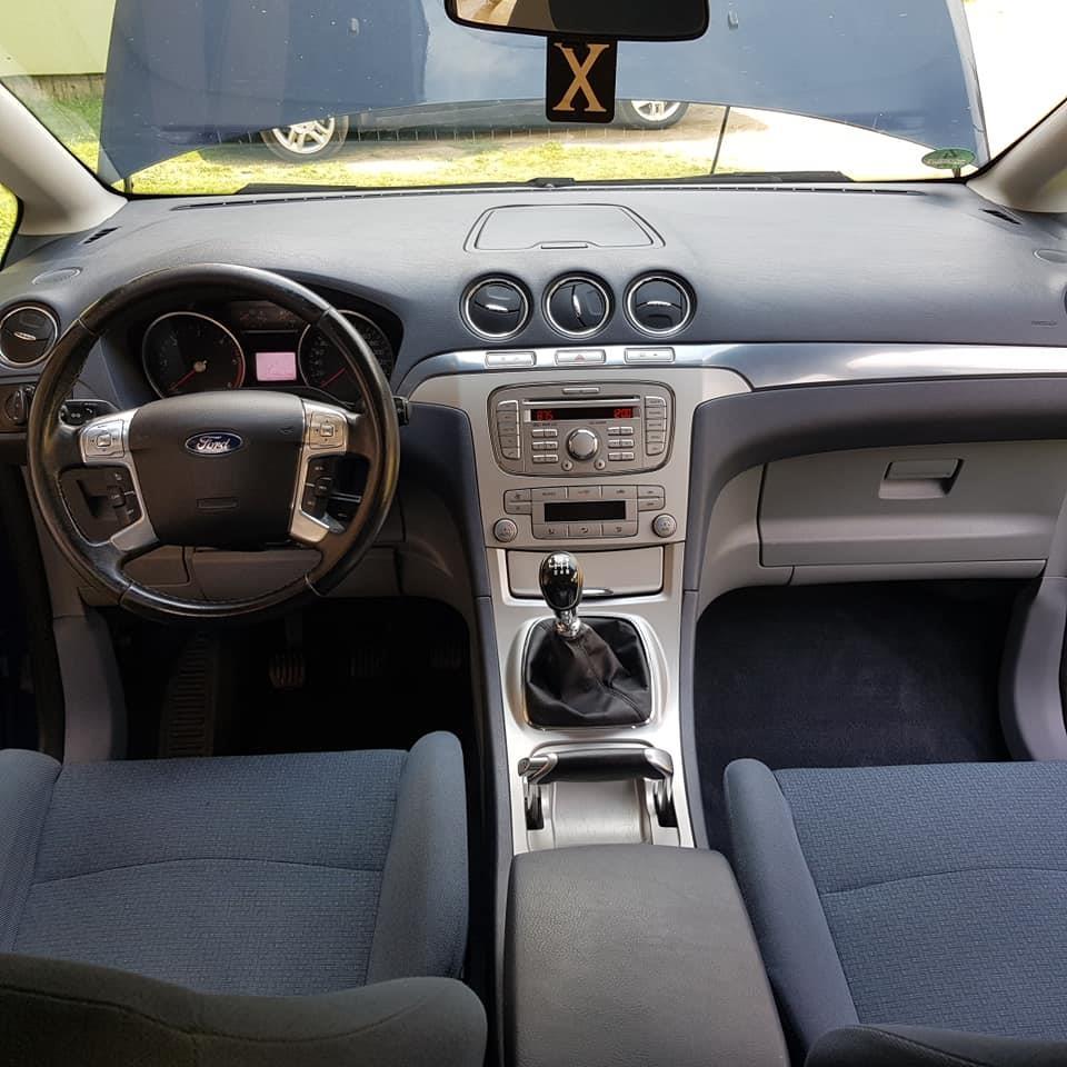 Ford-S-Max-2010