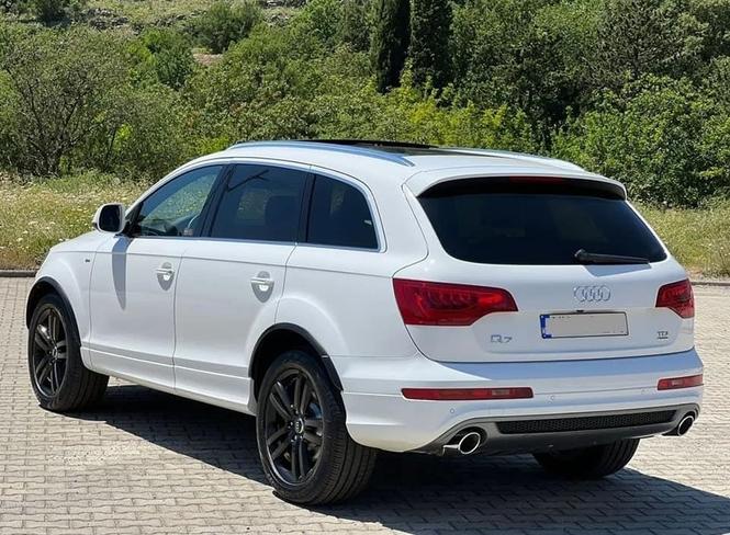 Audi Q7 S line