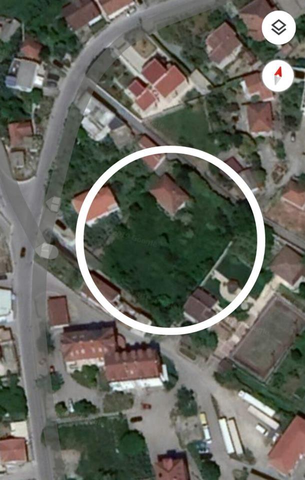 Prodajem-plac-2100-sa-kucom--