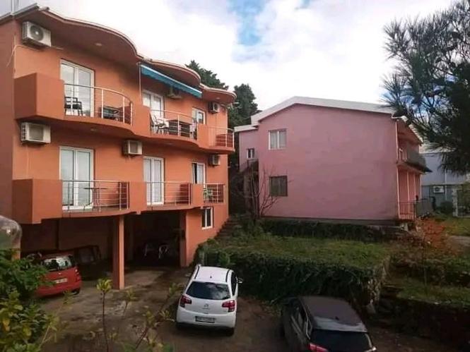 IZDAJEM APARTMAN OD 120 KVADRATA SA 4  SOBE 2 KUPATILA KUHIN