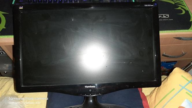 PRODAJEM MONITOR VIEWSONIC