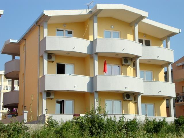 Vila od 430m2 u Veliki Pjesak, Bar