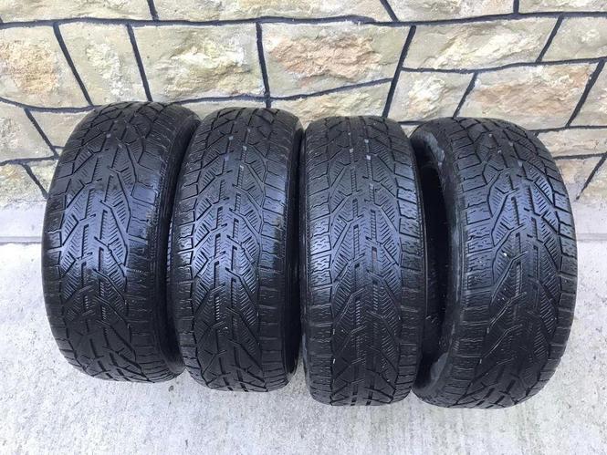 225/55 R17