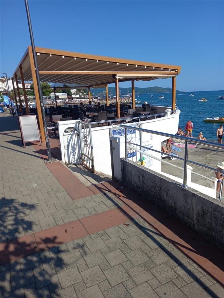 Izdaje-se-caffe-pizzeria-Dominicana-na-moru-Herceg-Novi
