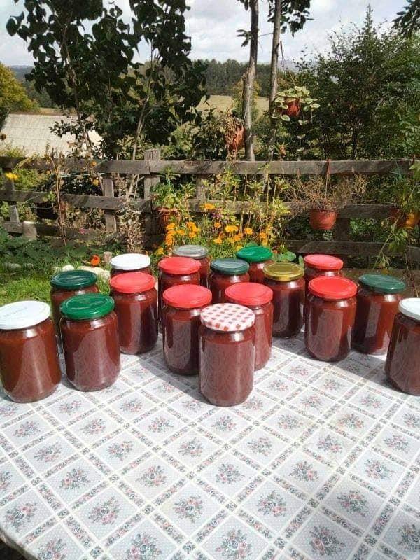 Prodajem-domaći-džem-od-šipuraka