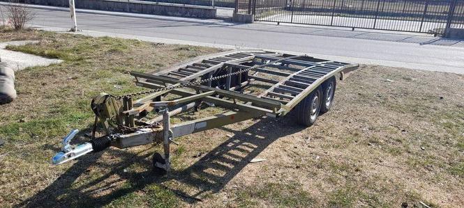 Auto slepa bez papira...moguca komp za auto...za kes dogovor