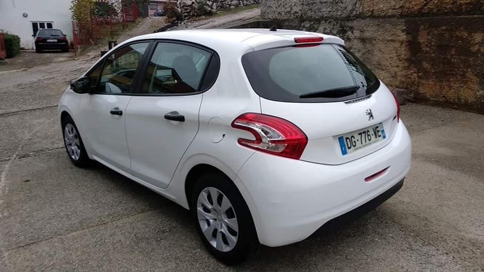 Peugeot-208