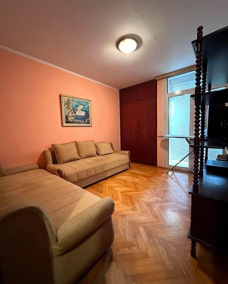 Trosoban-stan--Bar--centar-
