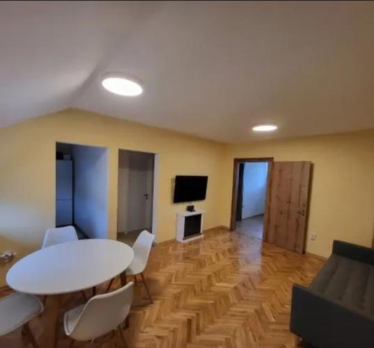 Dvosoban stan kod novog vrtica, Budva