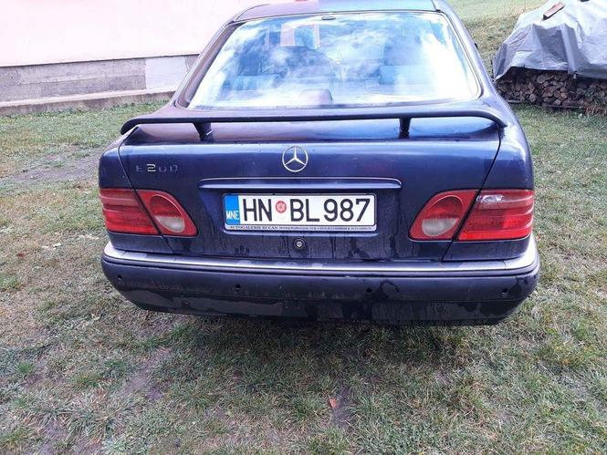 Mercedes 200